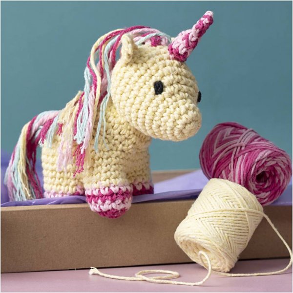 DIY-s�t amigurumi enhj�rning i regnbuens farver - 1 pakke.