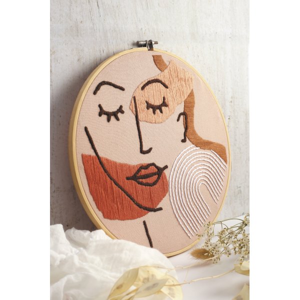 Broderikit med linjekonstmotiv Broderikit med linjekonstmotiv