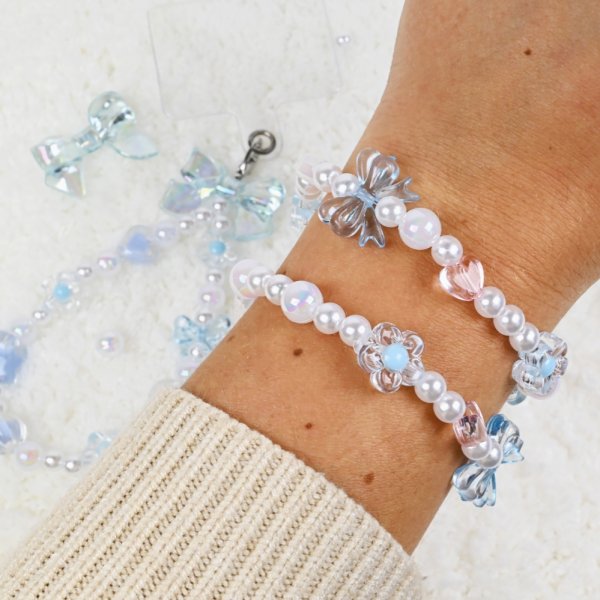 P�rlset mobil�smycke och armband bl� - g�r egna