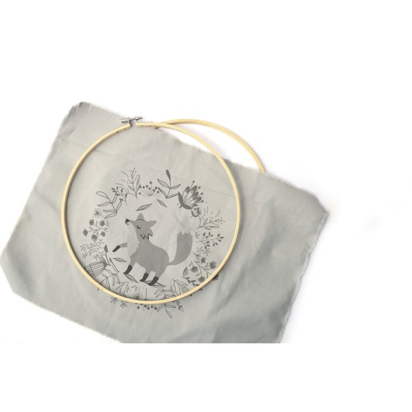 Broderikit med r�vmotiv