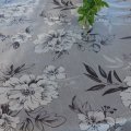Kundbild Vaxduk Blommor i gråskala: Snygg vaxduk. Lätt att torka av.
