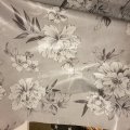 Kundbild Vaxduk Blommor i gråskala: Fin vaxduk med stora vackra vita...