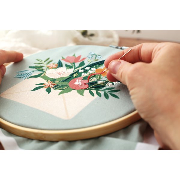 Broderikit blomsterbukett � 20 cm