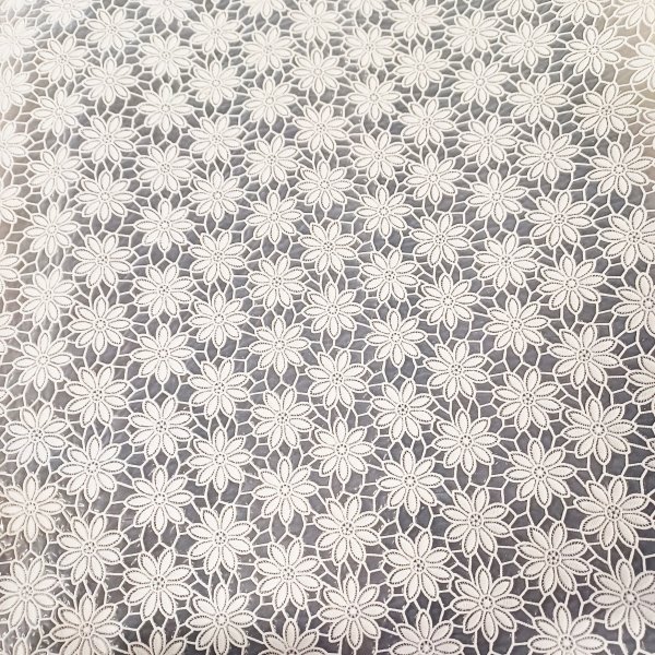 Vaxduk PVC blommor spets i gräddvit/transperant 140 cm Vaxduk PVC blommor spets i gräddvit/transperant 140 cm