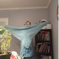 Kundbild DROPS Brushed Alpaca Silk garn - 25g - Ljus sjögrön (15): Sjal stickad av 3nystan med 5ans...