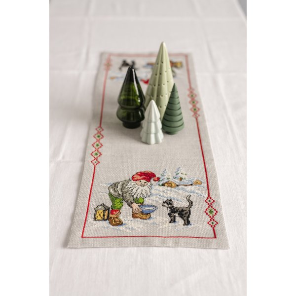 Broderingskit tomte och katt - l�pare 20x55 cm