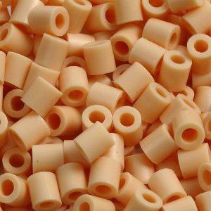 Rörpärlor NABBI medium 5x5 mm Ivory 1100 st Rörpärlor NABBI medium 5x5 mm Ivory 1100 st