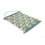 Broderikit med tropiska blommor p� canvas