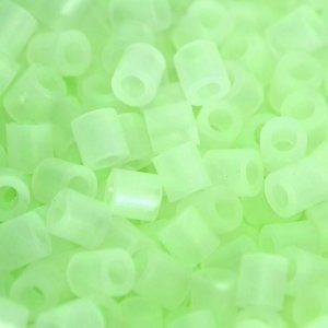 Rörpärlor NABBI självlysande 5x5 mm 1100 st Rörpärlor NABBI självlysande 5x5 mm 1100 st